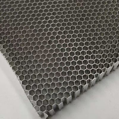 สี่เหลี่ยมอลูมิเนียม honeycomb Mesh กับความละกันเสียงที่ใช้สําหรับเครื่องป้องกันห้องพัก