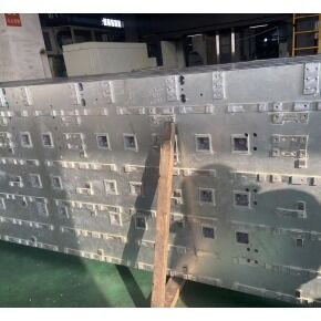 ขนาด 1500*6000mm PCB แผนผงผึ้งอัลลูมิเนียม โต๊ะด้วยความราบและความมั่นคงสูง