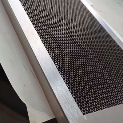 โลหะสแตนเลสสแตนเลส Honeycomb สําหรับอากาศ Straightener จุดการปั่น 6.4mm