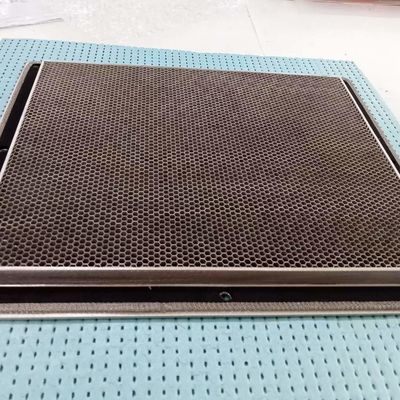 โลหะสแตนเลสสแตนเลส Honeycomb สําหรับอากาศ Straightener จุดการปั่น 6.4mm