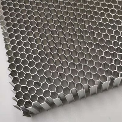 สี่เหลี่ยมอลูมิเนียม honeycomb Mesh กับความละกันเสียงที่ใช้สําหรับเครื่องป้องกันห้องพัก