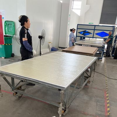 1000 - 4500 กรัม/นาที เครื่องผสมผสานอัตโนมัติ สําหรับการผลิตแผ่นผงผึ้ง