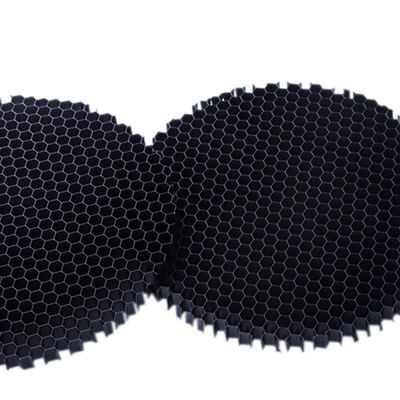 ขนาดเซลล์สีดํา 3.2 มิลลิเมตร อลูมิเนียม Honeycomb Grid Core Lamps ใช้ในไฟจราจร