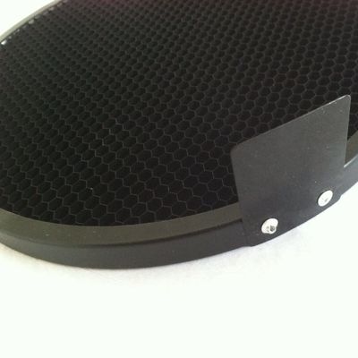 ไฟจราจร อลูมิเนียม Honeycomb Grid Core ด้วยกรอบต่าง ๆ ที่กําหนดเอง