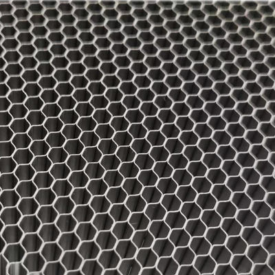 จุดปั่นเหล็กไร้ขัดลม Honeycomb แผ่นอากาศเซลล์ขนาด 10 มม สําหรับอุโมงค์ลม
