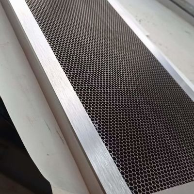 ปรับแต่งขนาดใหญ่เหล็กไร้ขัดลม Honeycomb ระบายอากาศ Honeycomb จาน 2500x2000mm