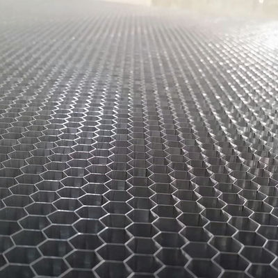 ขนาดใหญ่ 2500mm ความยาวอะลูมิเนียม Honeycomb Core สําหรับเครื่องจักรเคมีไฟเบอร์ปานีล rectifier