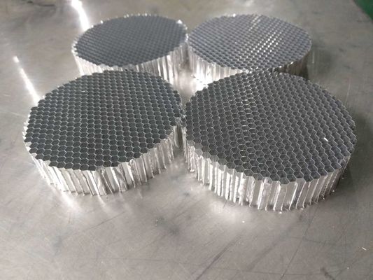 30 มม Dia วงกลมอลูมิเนียม Honeycomb Louver สําหรับอุปกรณ์เครื่องกําเนิดออกซิเจน