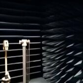 กล่องหญ้าผึ้งอารามิดที่ท่วมกับเคลือบซึมสามารถใช้ในการป้องกันห้อง