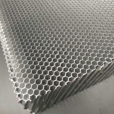 มุมชัน 20 องศา Al3003 อลูมิเนียม Honeycomb Core Slant Porous สําหรับวัสดุ EMI