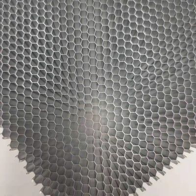อุตสาหกรรม 48x96 นิ้ว Honeycomb อลูมิเนียม Core ที่ดีเยี่ยม ความแข็งแรงสูง