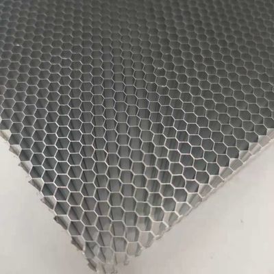 อุตสาหกรรม 48x96 นิ้ว Honeycomb อลูมิเนียม Core ที่ดีเยี่ยม ความแข็งแรงสูง
