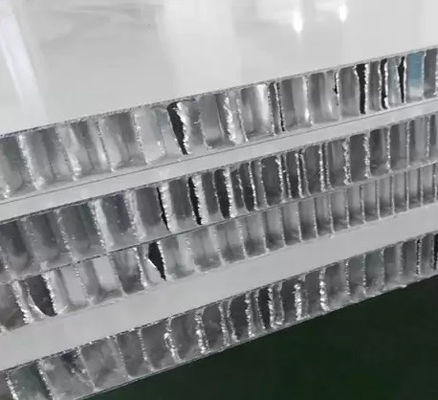 1000x2000mm FRP แผ่นผงผึ้งสําหรับร่างรถบรรทุกพลังงานใหม่