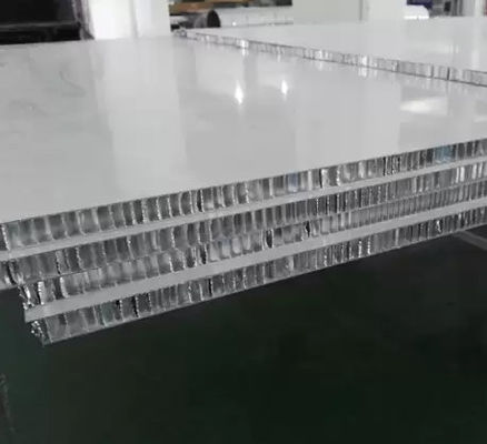 1000x2000mm FRP แผ่นผงผึ้งสําหรับร่างรถบรรทุกพลังงานใหม่