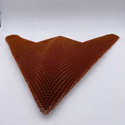 สีน้ําตาล Honeycomb Nomex คอร์ 15 มิลลิเมตร 20 มิลลิเมตร ป้องกันความเหนื่อย