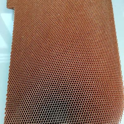 2400x1200mm วัสดุแกรนเนื้อน้ําผึ้ง Aramid สําหรับร่างรถแข่ง